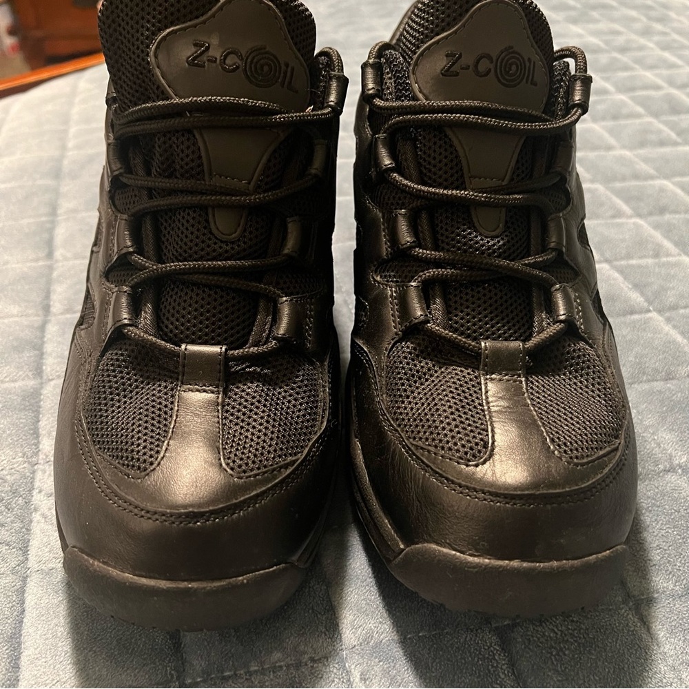 Z-Coil Men's Black Athletic Shoes with Spring Support - Picture 3 of 8